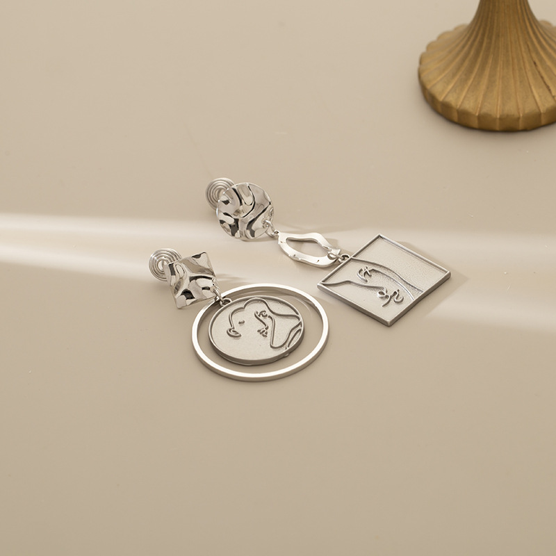 Niche Design Sense Earrings Asymmetric Metallic Sense Silver Abstract Painting Earrings Earrings Earrings Mosquito Incense Plate Earclips Without Ear Holes