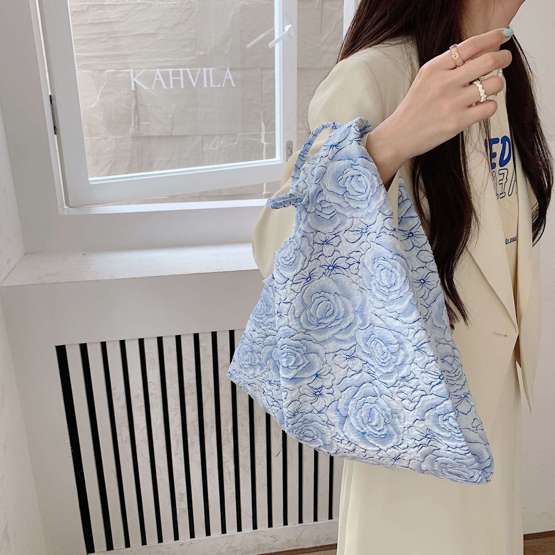 Wholesale of 25244 Jacquard blue rose large-capacity portable bags, clutch bags, storage bags, ladies' tote handbags undefined