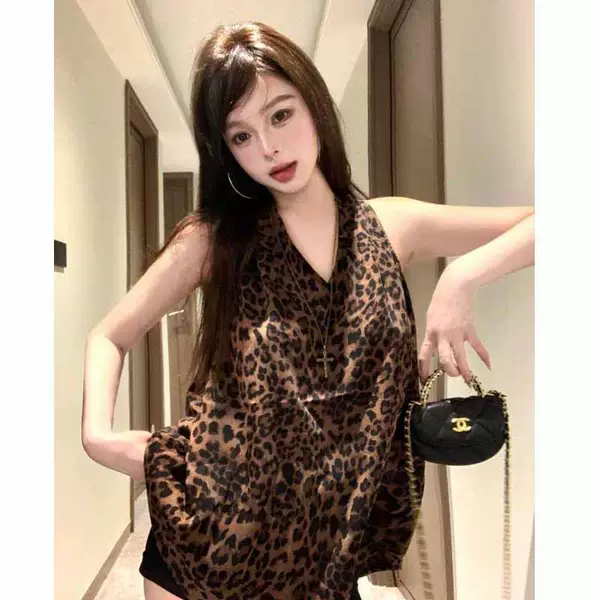 Purely Sexy Leopard Print V-Neck Sleeveless Halter Top for Women, Summer Loose Fit, Slimming, Versatile, Stylish
