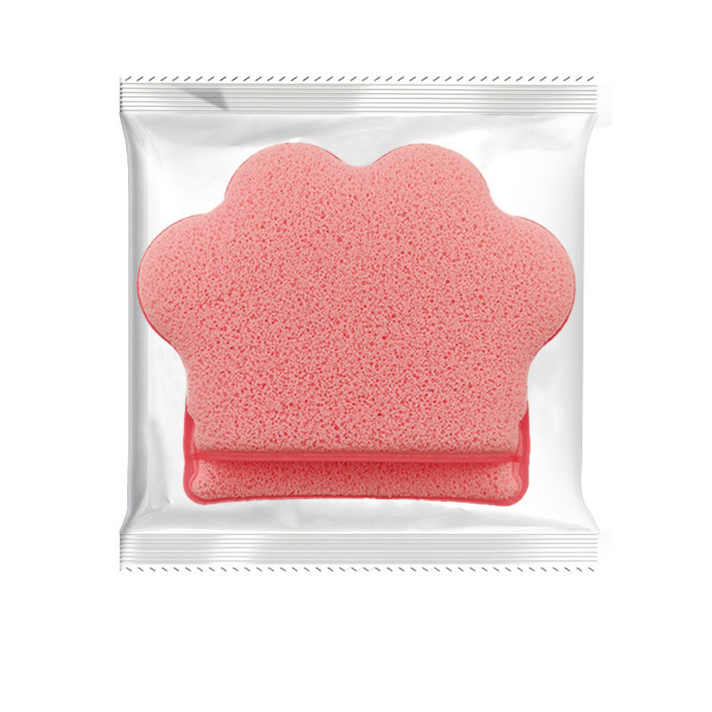 爾木は同じタイプの笑顔を洗って顔をきれいにして水滴の手袋を打って顔を洗ってスポンジを洗って顔の泥の膜をこすります。|undefined
