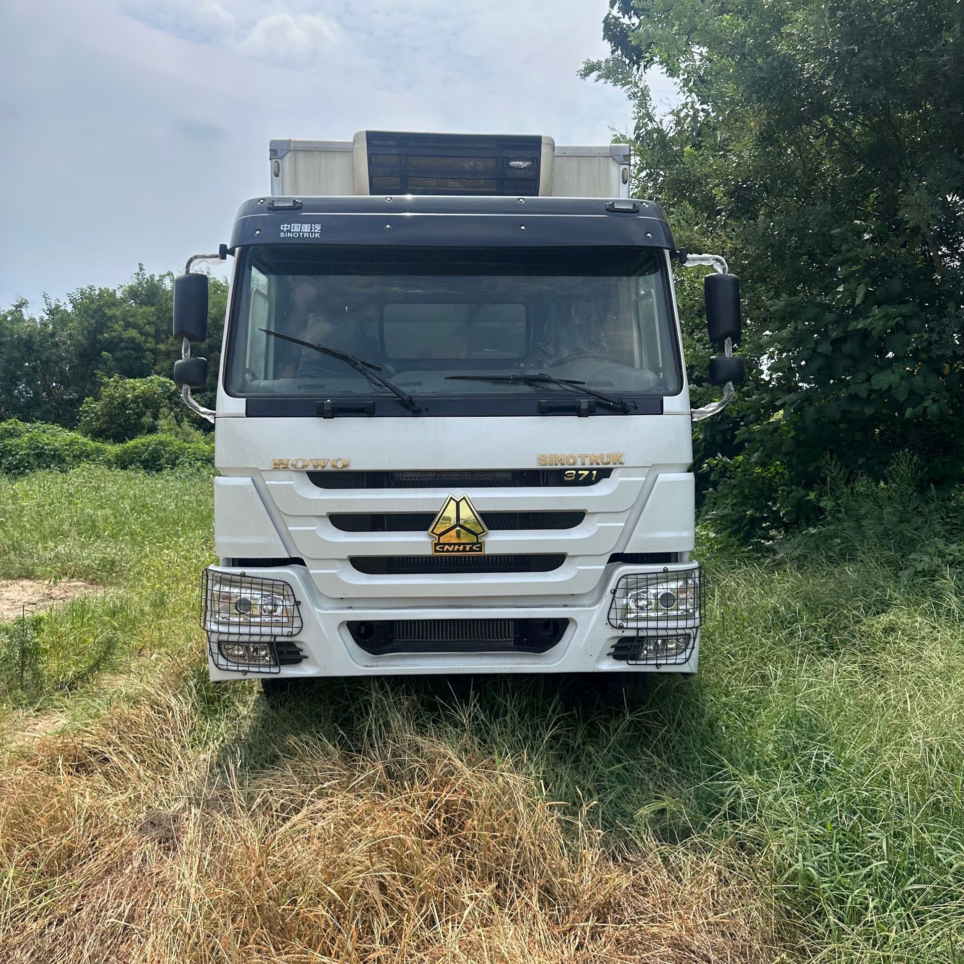 出口重汽豪沃冷藏车 厢式货车371马力6x4 后八轮冷藏保鲜运输车