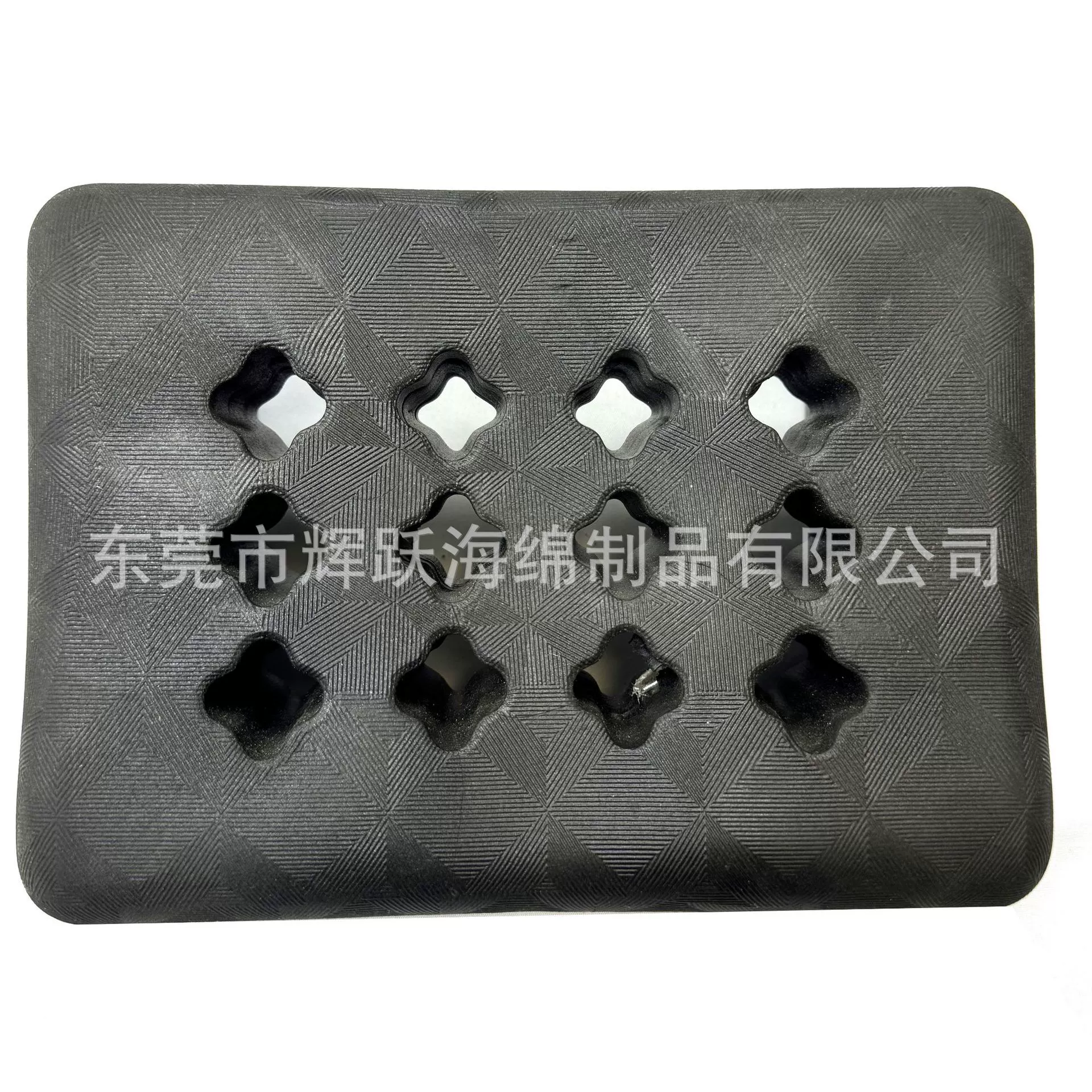 Индивидуальные вкладыши из самозатвердевающегося водонепроницаемого пенополиуретана для массажных кроватей и подушек для шампуня, изготовленные методом формования специальной формы.