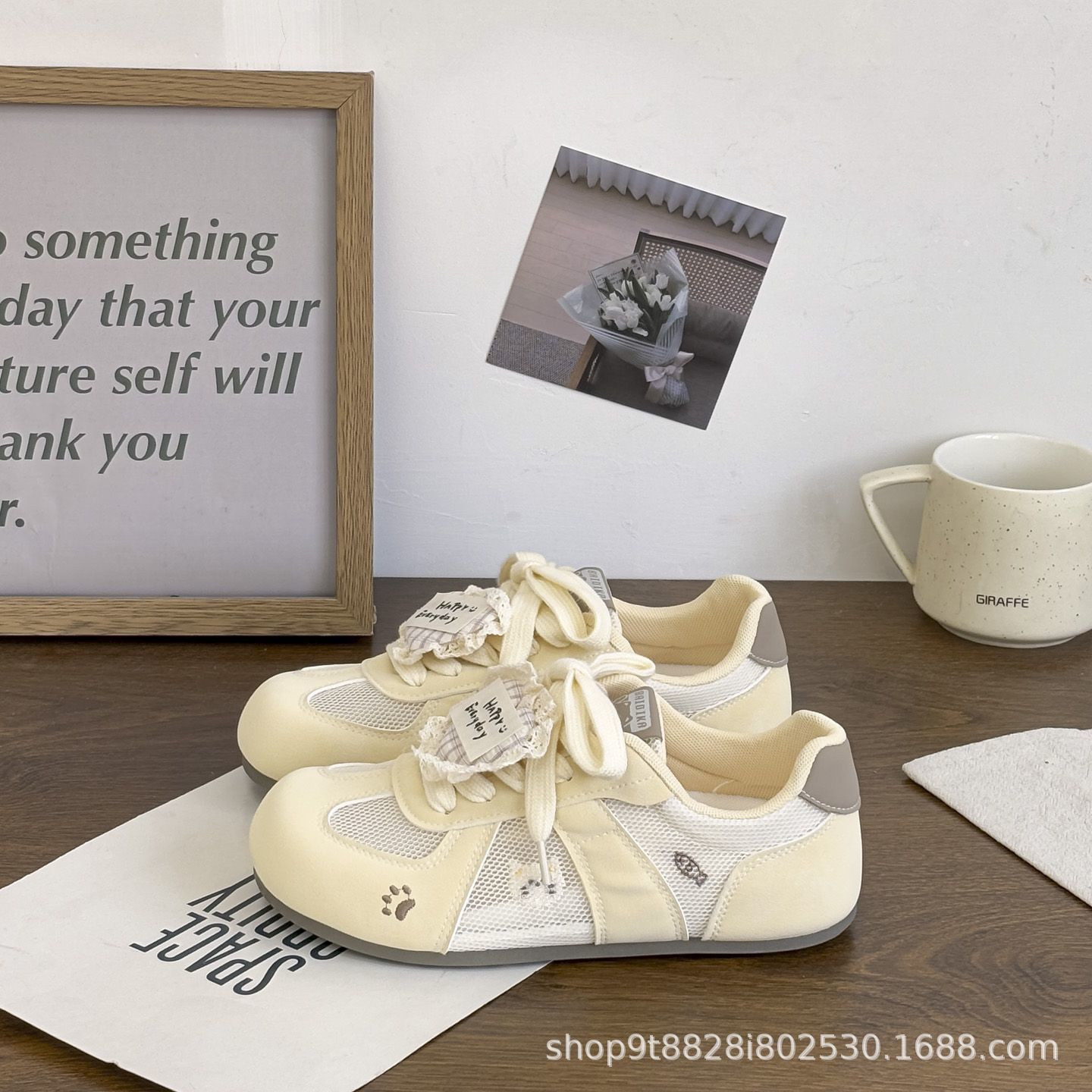 Hermoso bordado gato gato correa casual zapatos blancos para mujeres 2026 primavera nuevo estilo de alto valor versátil zapatos de entrenamiento de base plana