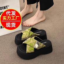 2026年新款厚底外穿一字凉拖女春夏时尚配裙子增高拖鞋日常百搭女