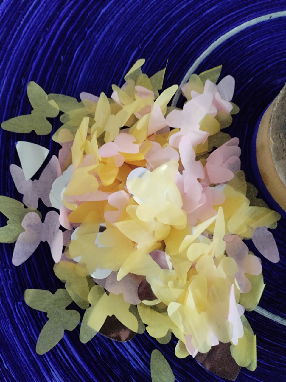 蝴蝶纸屑生日聚会派对抛撒纸屑 场地布置摆拍纸屑