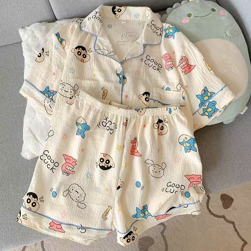 Venta al por mayor transfronteriza de nubes de algodón nuevo crayón Shin-chan pantalones cortos de manga corta rebeca de verano solapa pijamas lindos ropa de hogar para mujeres