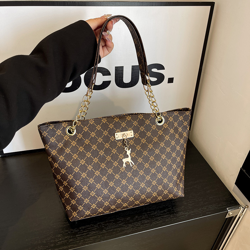 Large Capacity Women's Bag 2024 New Women's Bag Fashion Commuter Retro Chain Portable Shoulder Bag Printed Tote Bag Large Capacity Women's Bag 2024 New Women's Bag Fashion Commuter Retro Chain Portable Shoulder Bag Printed Tote Bag