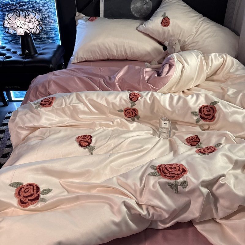 Funda nórdica de seda helada con bordado de rosas de lujo_voghion.com