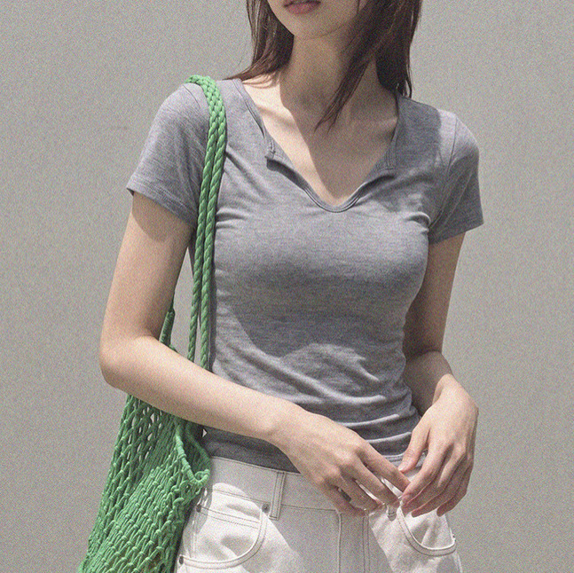 Summer New Style V-Neck Pleated T-Shirt for Women, Slim Fit, Flattering, Versatile Short Top for Work