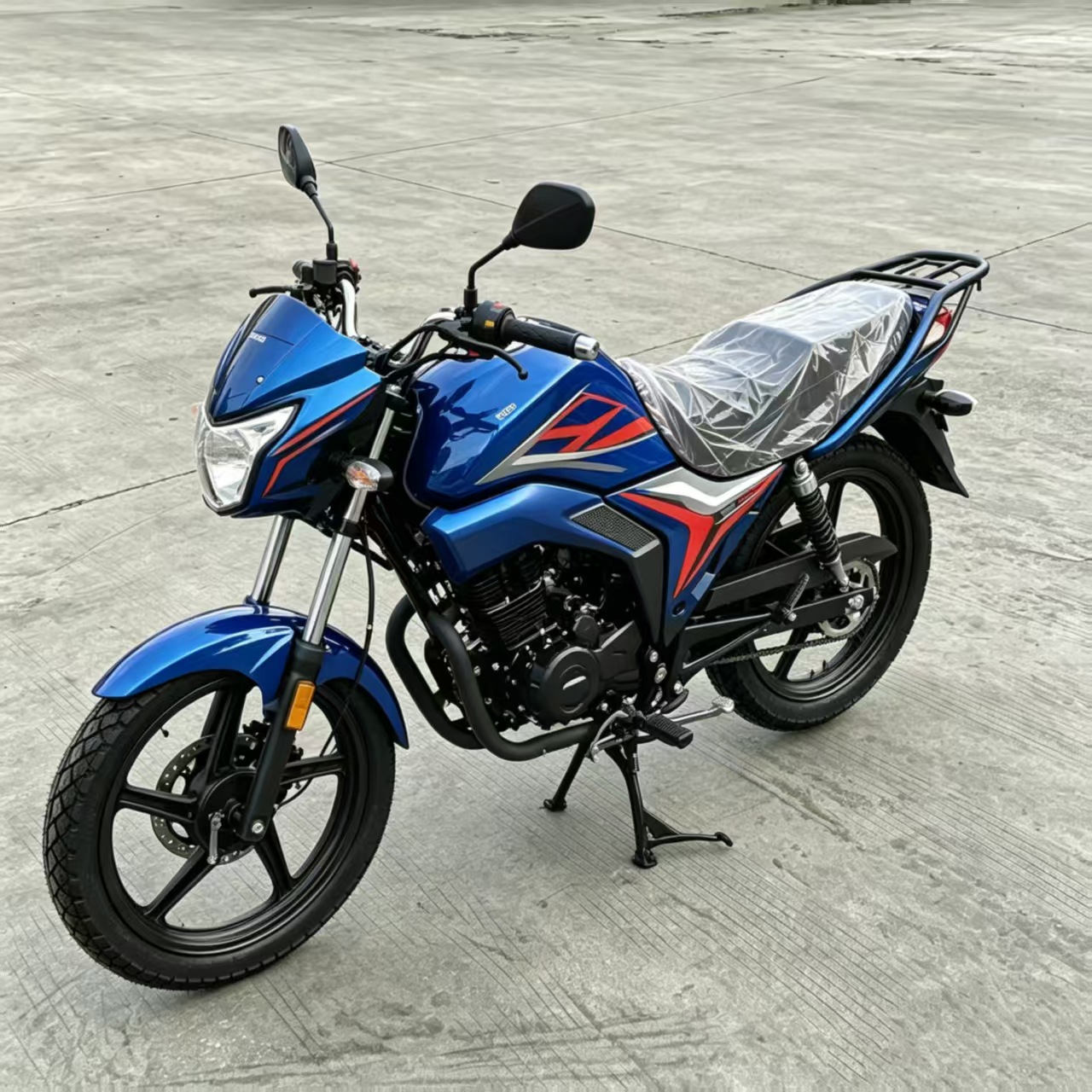 Economical and Practical Two-Wheeled Motorcycle, Easy to Operate, Strong Climbing Performance, Suitable for Short-Distance Travel, Fuel-Powered, and Can Carry People