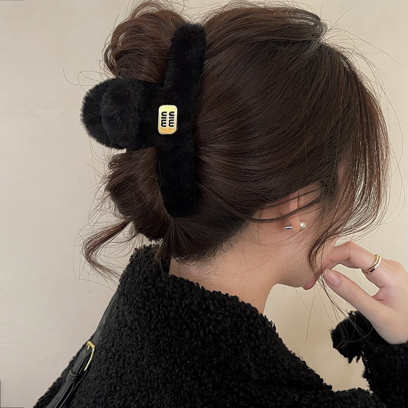 2026秋冬ミンクファー毛皮ヘアクリップ、高級感のある後頭部用大型シャーククリップ、ハート型キラキラ輝くダイヤモンド付き毛皮ヘアクリップ