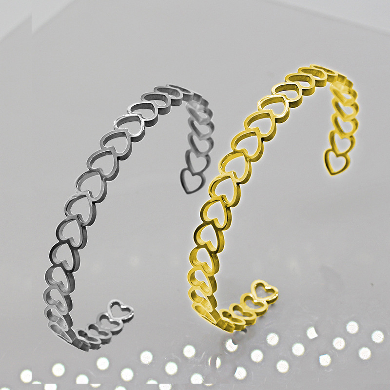 Retro Heart Shape Stainless Steel Plating Bangle 1 Piece
