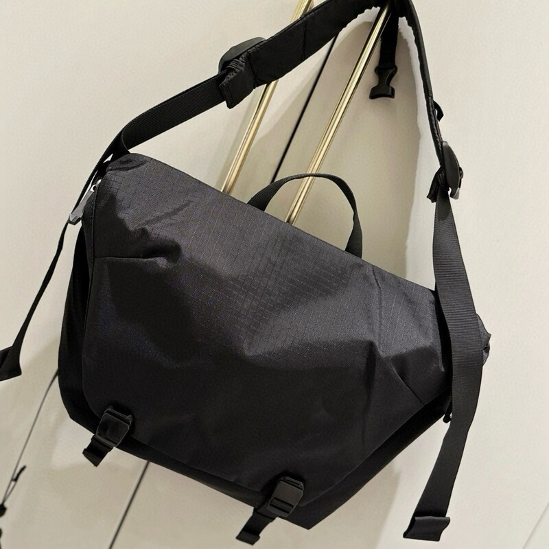 2025 New Model 10L Messenger Bag with Chicken Skeleton Design, Casual Fashion Flip-Top Versatile Crossbody Bag for Cycling and Outdoor Use 2025 New Model 10L Messenger Bag with Chicken Skeleton Design, Casual Fashion Flip-Top Versatile Crossbody Bag for Cycling and Outdoor Use
