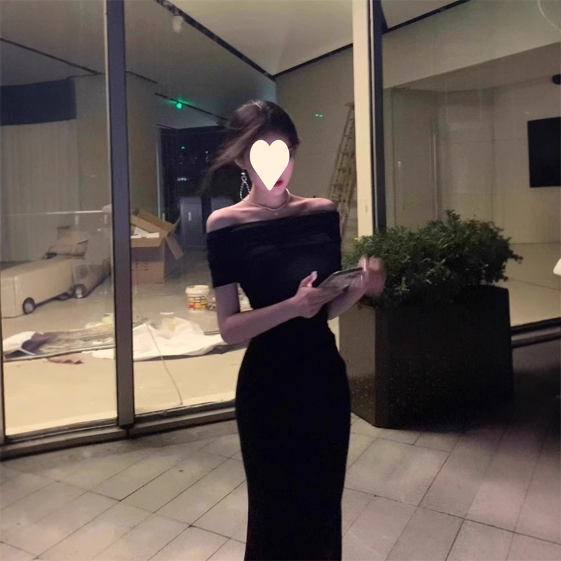 High-Cold Royal Sister Wear Black One-Line Collar Dress for Women with Summer Elegant, Slimming Look and Hip-Hugging Long Skirt