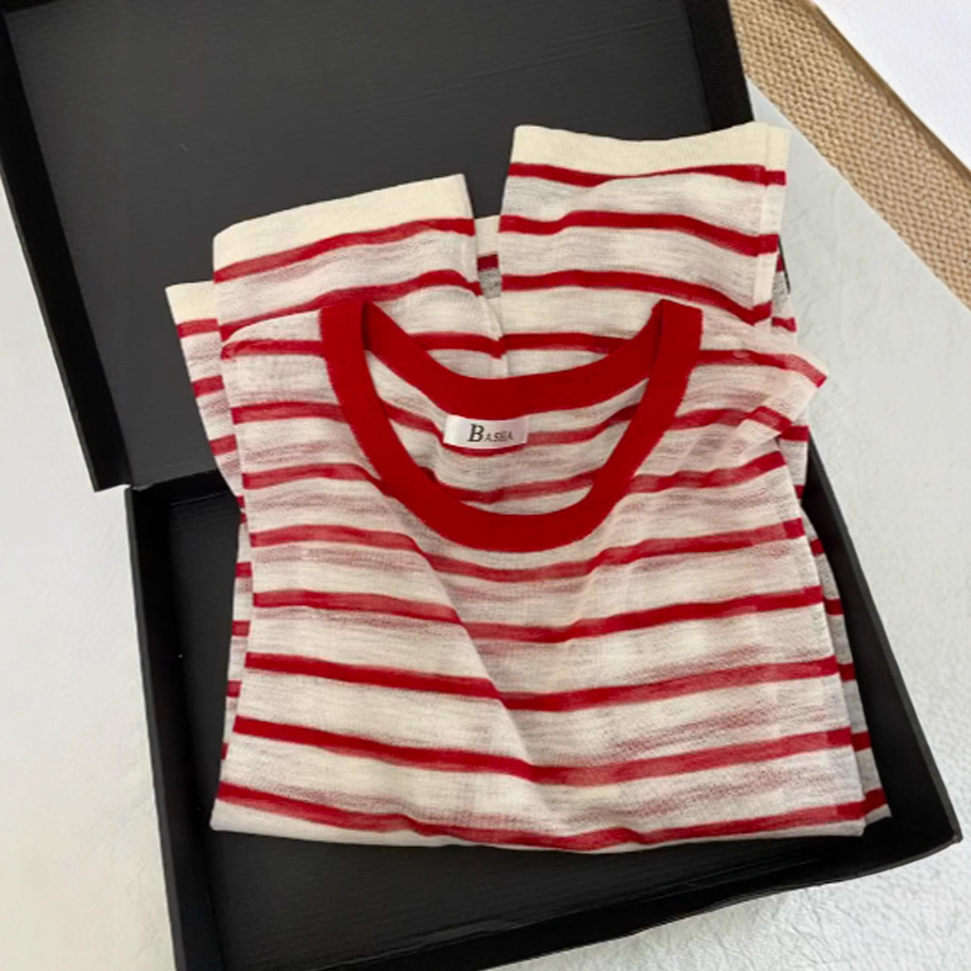 Highly Recommended! Super Comfortable and Flattering~ Skin-Friendly, Breathable Linen Striped Knit T-Shirt for Women, Early Spring Sun Protection Cover-Up