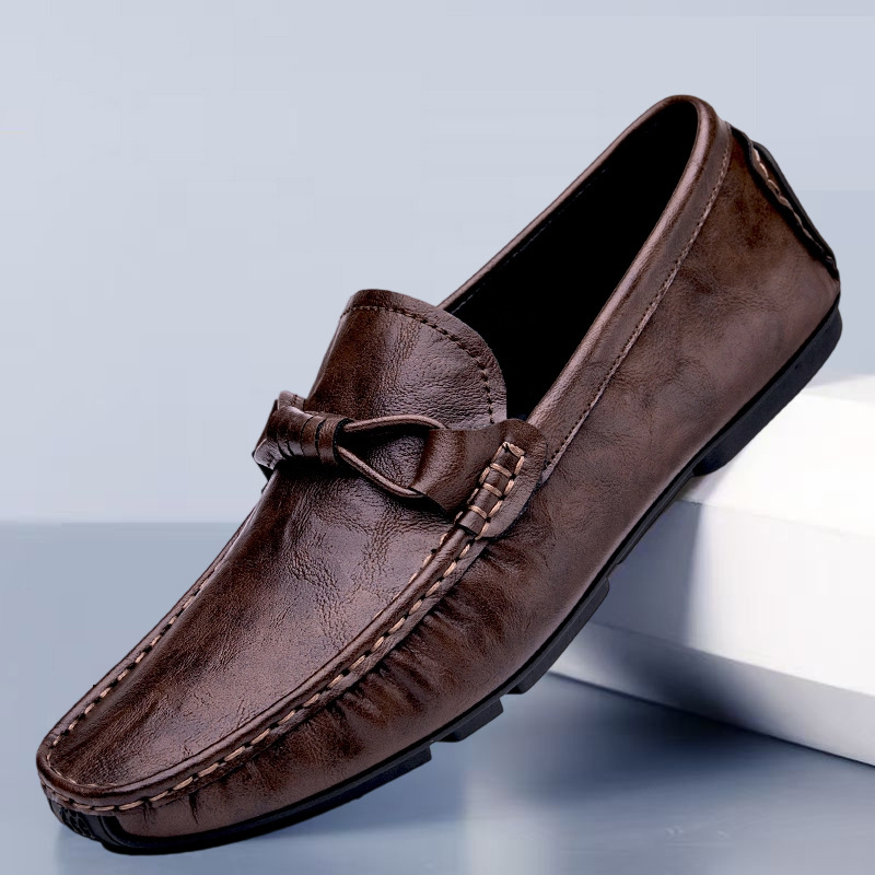 Zapatos de hombre de cuero real 2025 nuevos zapatos de negocios británicos transpirables con suela suave zapatos casuales perezosos con un pie zapatos para hombre