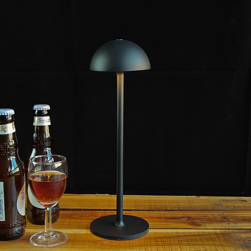 Transfronterizo de metal dedicado lámpara de mesa LED de protección para los ojos hotel restaurante occidental USB recargable Bar claro lámpara de luz nocturna