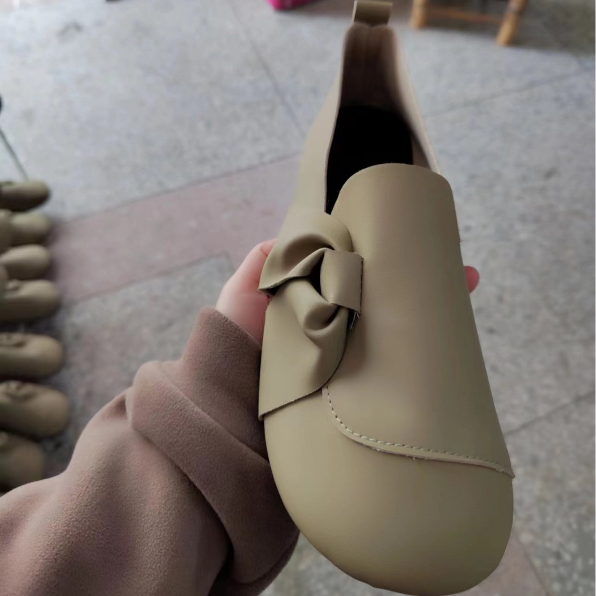 2023 otoño nuevos zapatos de mujer de talla grande zapatos de suela suave para mujer 41 zapatos cómodos de mamá antideslizantes zapatos planos de mediana edad y ancianos