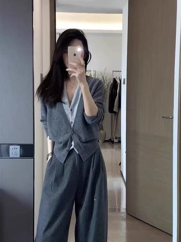 灰色2025初秋叠穿V领撞色毛衣外套独特上衣假两件羊毛针织开衫女|undefined