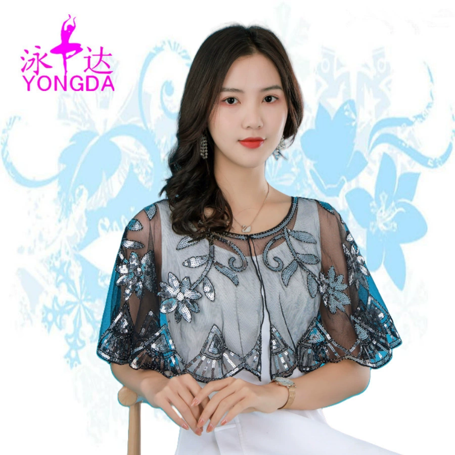 Танцевальный костюм с блестками и кисточками