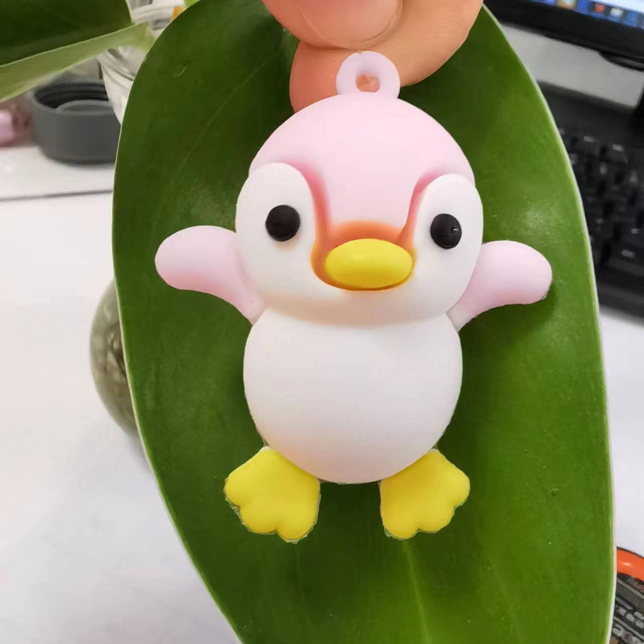 Acuario de goma suave decoración hogar pecera paisaje decoración suspendida bola pingüino colgante al por mayor flotante bola transparente