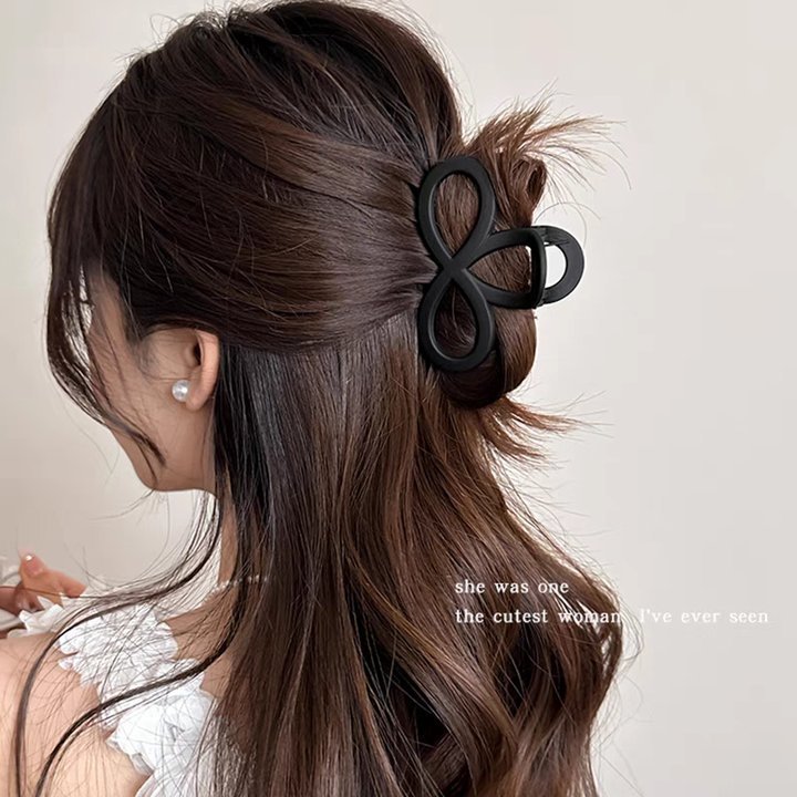 24# Frosted Black Butterfly Hair Catch [8cm]