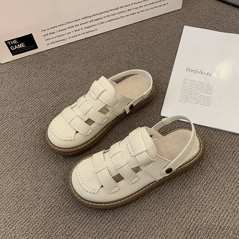 Sandalias Baotou para mujer 2025 nuevos zapatos con agujeros exteriores de verano dos medias zapatillas de suela gruesa zapatos romanos de playa