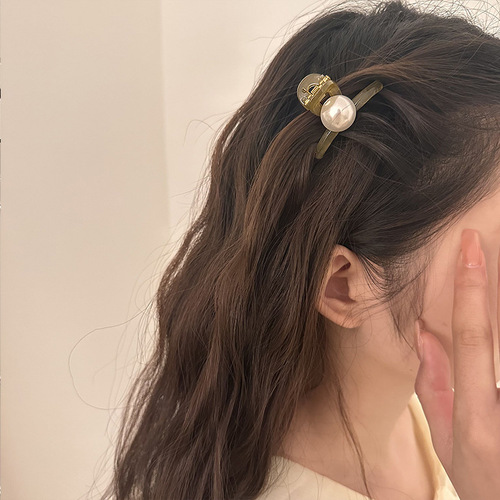 French Retro Pearl Hair Clip for Women, Light Luxury Aura, Small Size Grab Clip, Hepburn Style, Forehead Fringe Clip, Shark Clip