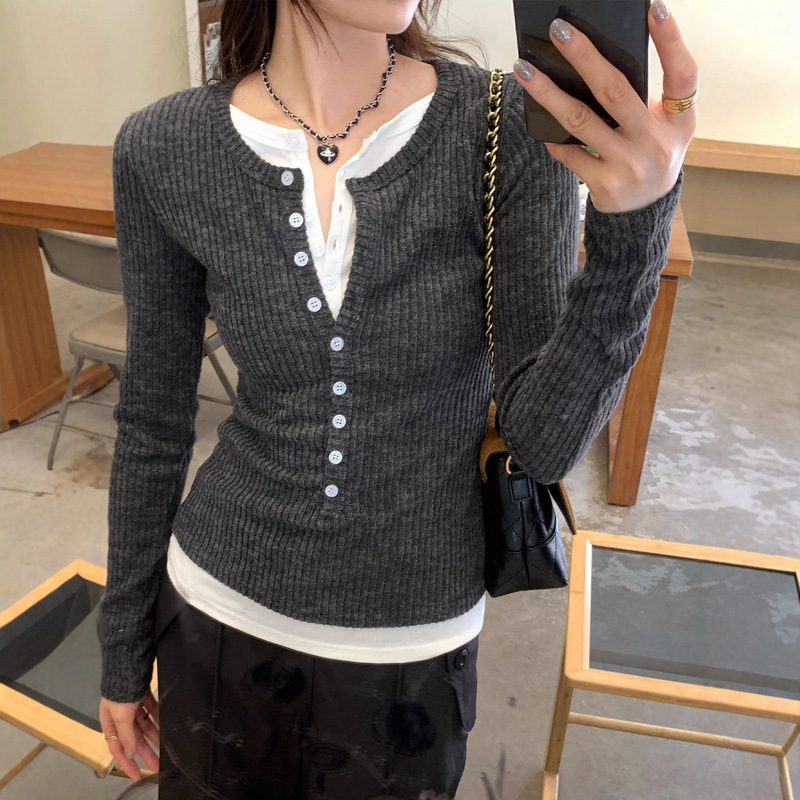 Super Nice Gray Knitwear for Women Early Autum 2025 New Style This Year's Popular Contrasting Color Fake Two-Piece Tops Super Nice Gray Knitwear for Women Early Autum 2025 New Style This Year's Popular Contrasting Color Fake Two-Piece Tops