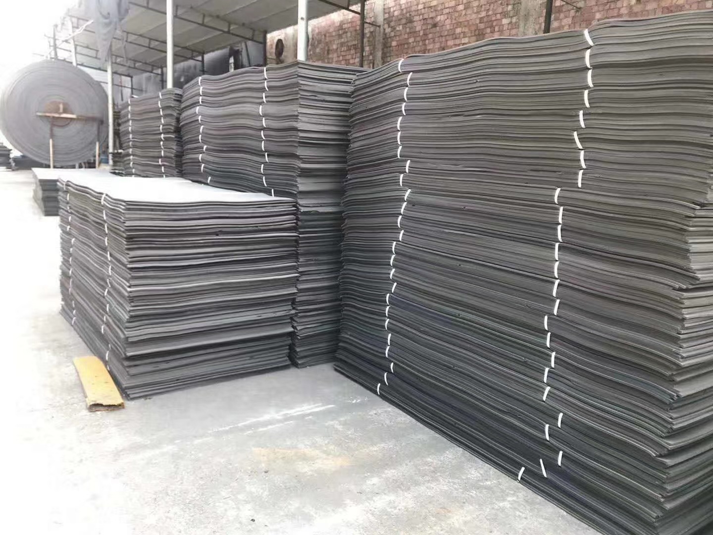 厂家直销黑色白色EVA塞缝填缝分切条/白色黑色防水填缝条子