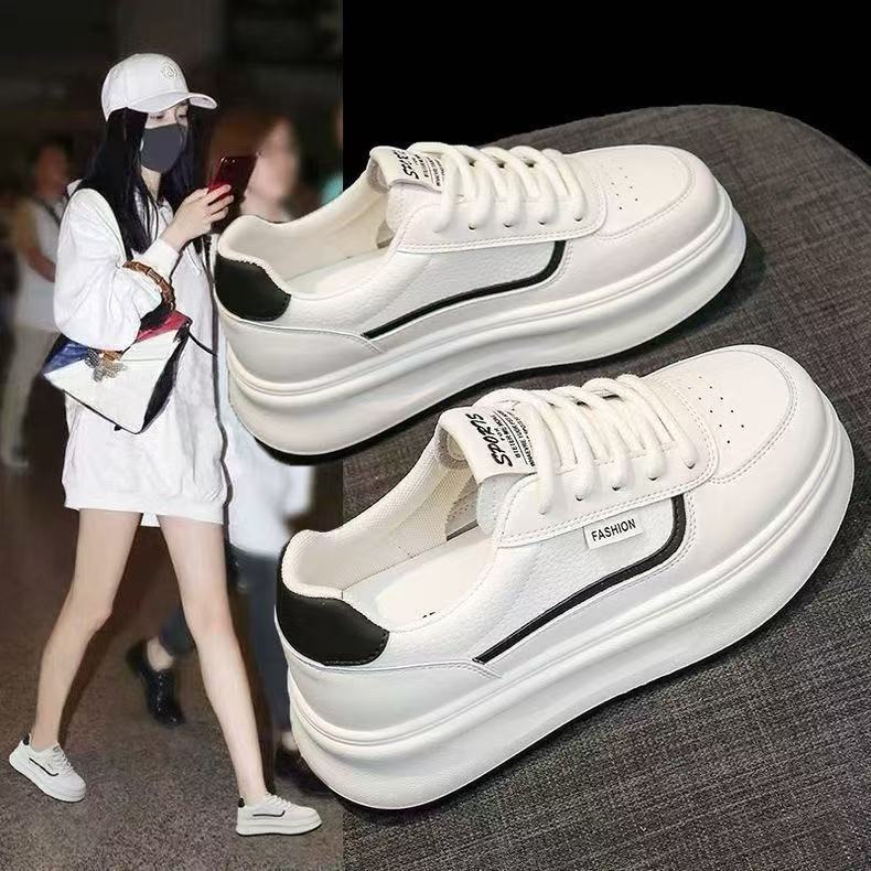 Zapatos blancos para mujeres primavera nueva suela gruesa coreana in-mode zapatos de mujer de alta altura zapatos deportivos casuales zapatos de skate de moda