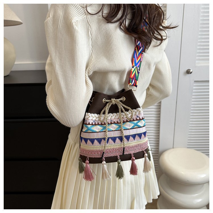 Women's Medium Canvas Geometric Ethnic Style Tassel String Bucket Bag display picture 32
