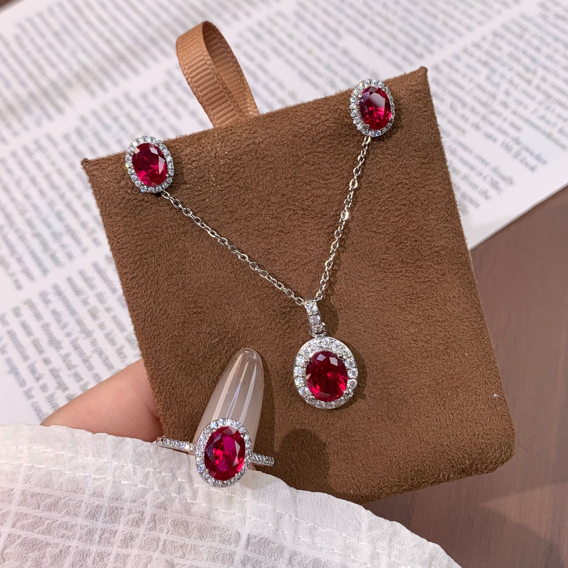 Xiaohongshu and Douyin Influencer Live-Stream Hot-Selling Gemstone Coconut Round Pendant Earrings Ring Jewelry Set