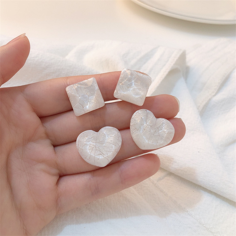 Creativa ondulación del agua en forma de flor amor corazón DIY resina dulce pendientes accesorios para el cabello teléfono móvil Shell material al por mayor