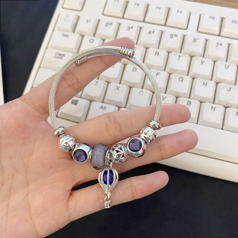 Nicho de la moda versátil pulsera de alto grado de lujo luz diseño personalizado pulsera de Saturno abierto de diamantes incrustado transfronterizo