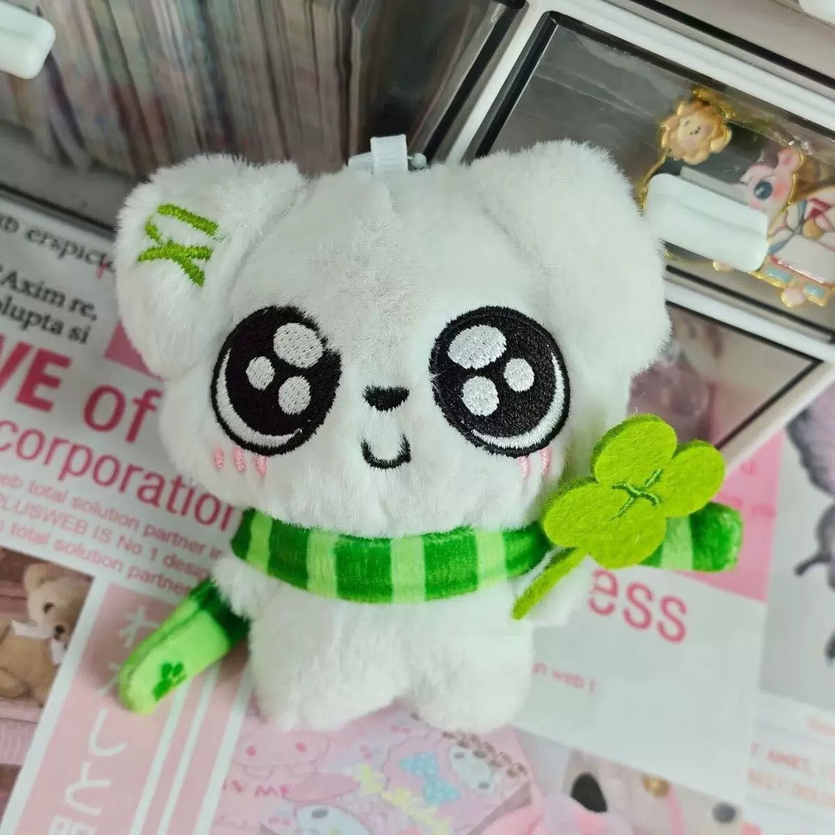 Colección de colgantes de peluche, estrellas de arce, luna de peluche, muñecas de murciélagos fantasmas, bolsas de conejos, nuevos cuervos, conejos