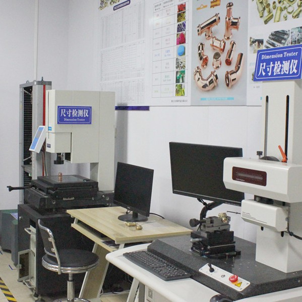 Conexión de tubería de fontanería de latón recto a través del zócalo de alambre interno Junta recta DZR602 protección del medio ambiente