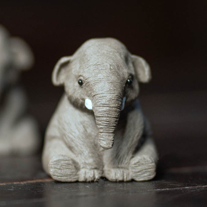 Yixing mina de arena púrpura de barro elefante pequeño té té mesas de té jugar pequeños adornos elefante pequeño