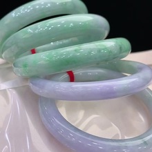天然翡翠A货珠宝饰品玉质细腻 春彩辣绿翡翠手镯批发