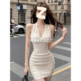 白色V领重工蕾丝设计连衣裙女春季收腰显瘦气质名媛高级感包臀裙