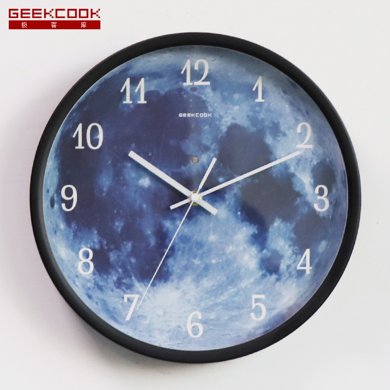 Geekクックアマゾンの人気爆発時計: 星河一粟ブルー月led夜光音控掛け時計|undefined