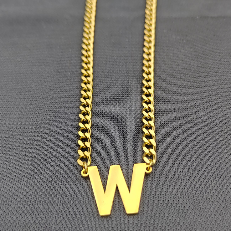 Collar de cadena cubana de acero inoxidable estilo hip-hop con apellidos europeos y americanos, colgante de letra mayúscula de oro de 18K con 26 letras.