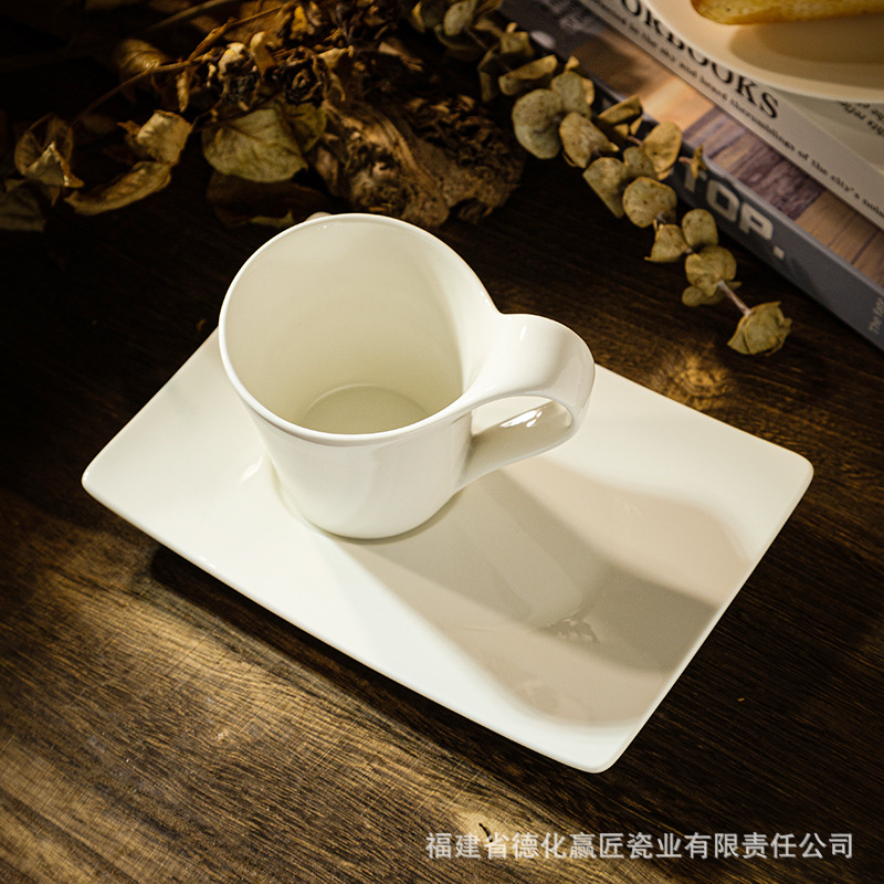 Comercio exterior transfronterizo cubiertos de cerámica de alta calidad estilo europeo simple tazas de café platos set de cerámica italiana taza de concentrado comercial