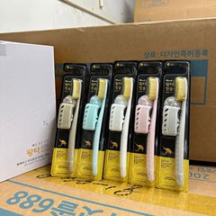 韓国の輸入王打歯ブラシ大688旅行服には保護ケース付きの吸盤がついています。