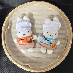 ミッフィーのウサギのパン屋の台所のぬいぐるみの小さいペンダントのmiffyのウサギのかわいい焙煎師のウサギのぬいぐるみ