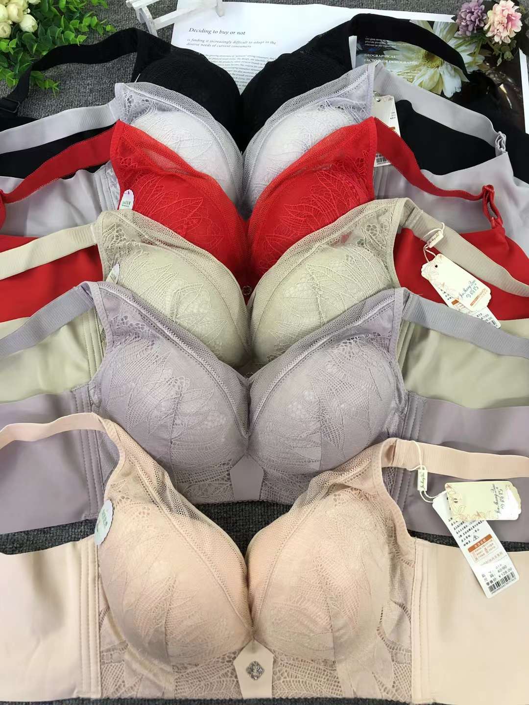 Nuevo sujetador inalámbrico moda Jacquard de encaje transpirable cómodo clásico cuatro breasted ropa interior para las mujeres al por mayor