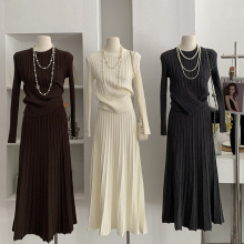 欧玛莱 秋冬季新款简约收腰显瘦设计感针织衫+半身裙两件套女5334