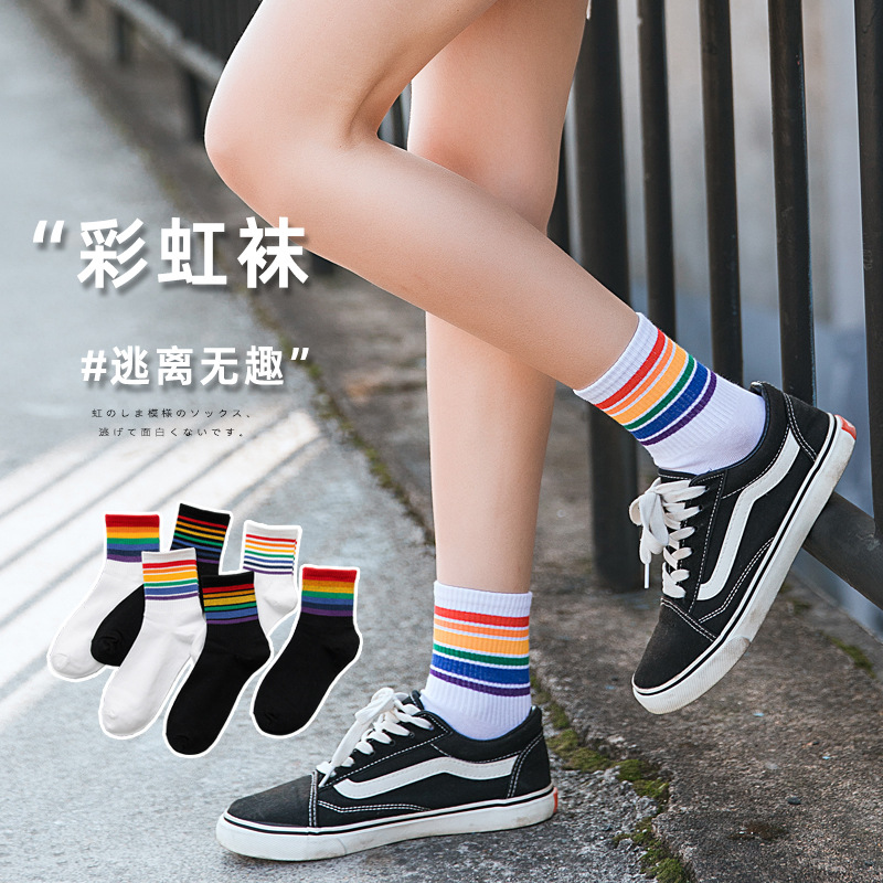 Calcetines de media pantorrilla calcetines largos de mujer Otoño e Invierno Calcetines largos de rayas calcetines de arco iris Calle japonesa ins calcetines de algodón altos de moda para mujer