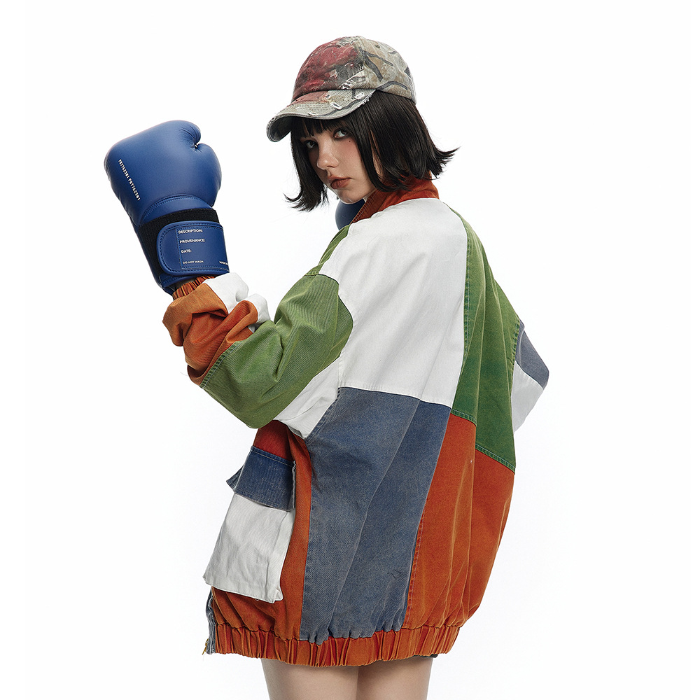 Unregelmäßiges Farbblock-Patchwork-Denim-Arbeitskleidungs-Trenddesign Stehkragen Nischen-Baseballjacke für Herren und Damen_voghion.com