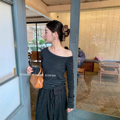 韩系条纹露肩百搭显瘦长袖毛衣女2025秋季新款斜领针织衫打底上衣